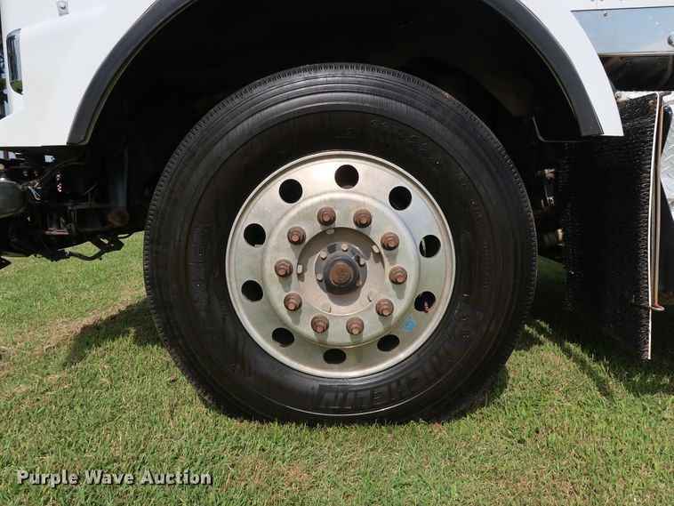 image for item DG4077 2012 Kenworth T800 semi truck