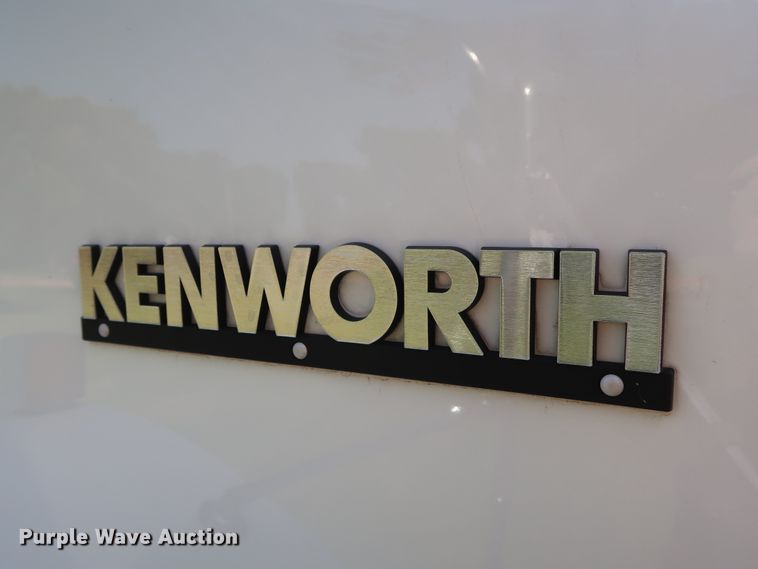 image for item DG4077 2012 Kenworth T800 semi truck