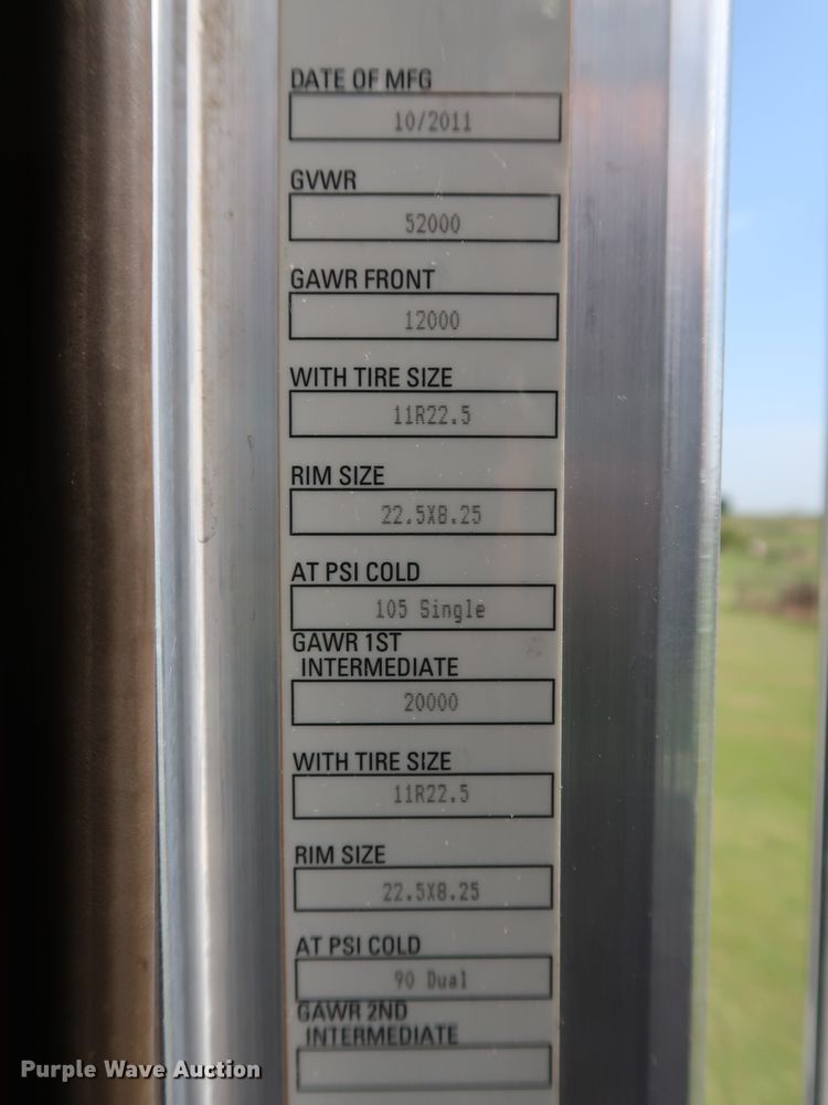 image for item DG4077 2012 Kenworth T800 semi truck