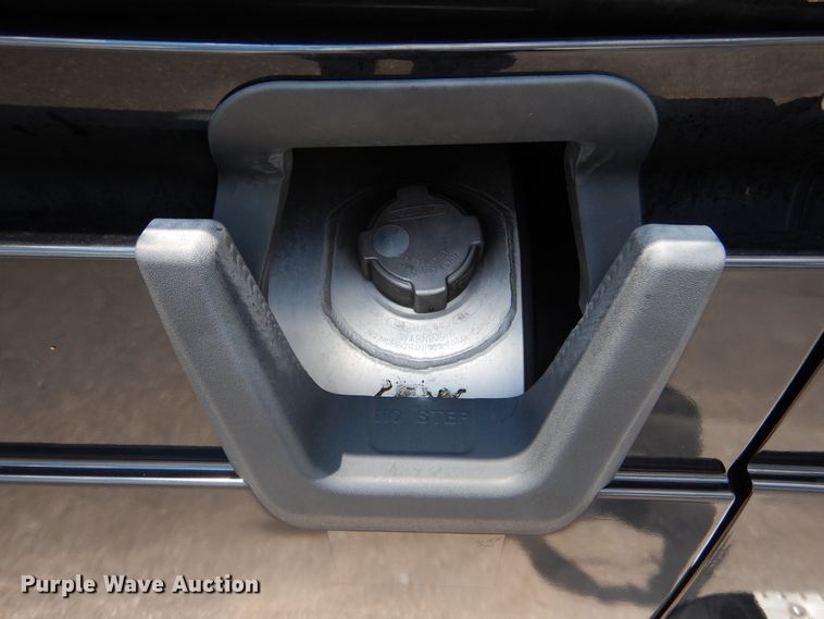 image for item DY9852 2015 Freightliner Cascadia semi truck