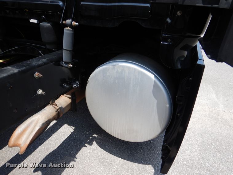 image for item DY9852 2015 Freightliner Cascadia semi truck