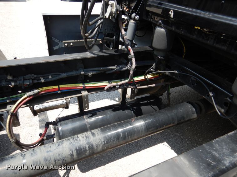 image for item DY9852 2015 Freightliner Cascadia semi truck