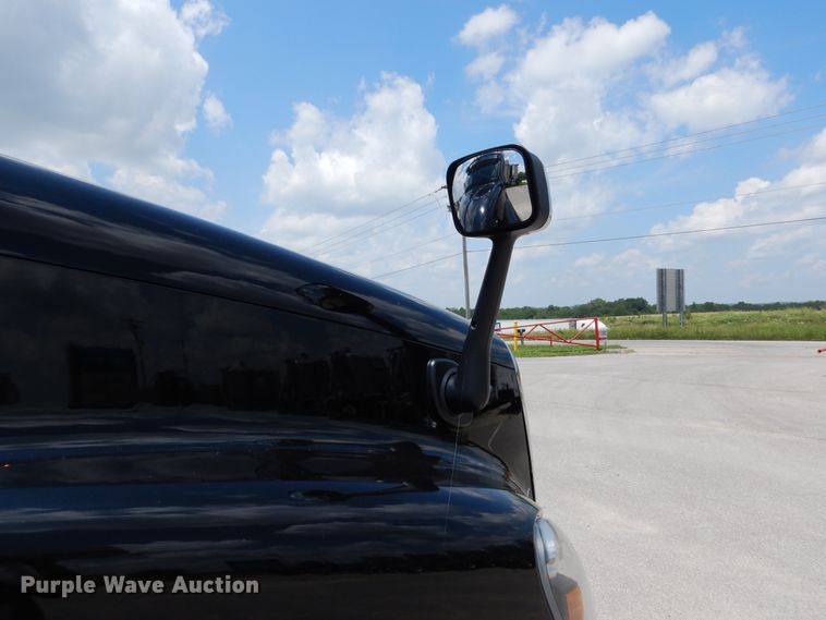 image for item DY9852 2015 Freightliner Cascadia semi truck