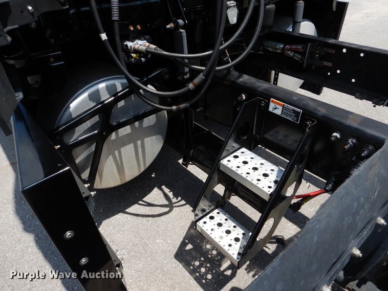 image for item DY9852 2015 Freightliner Cascadia semi truck