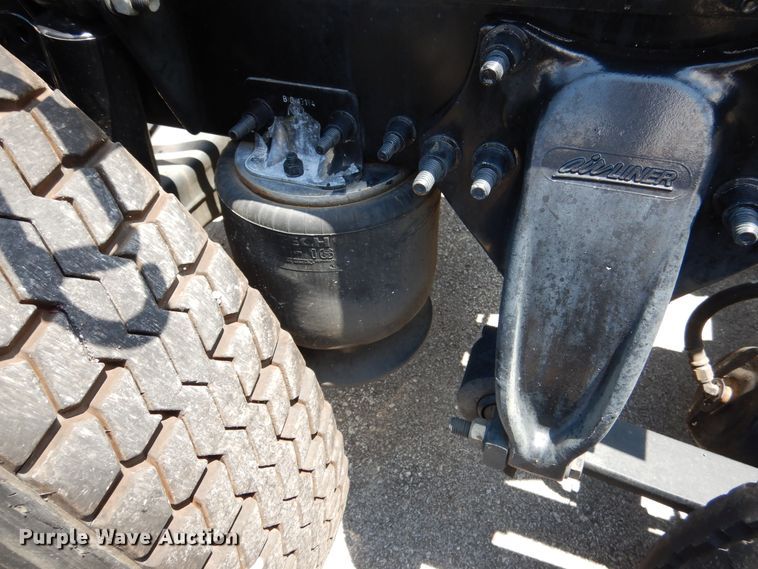 image for item DY9852 2015 Freightliner Cascadia semi truck