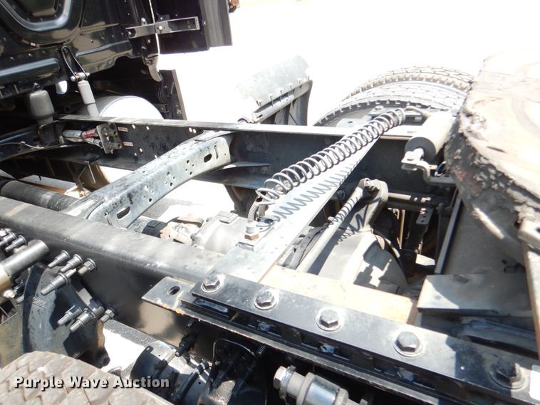 image for item DY9852 2015 Freightliner Cascadia semi truck