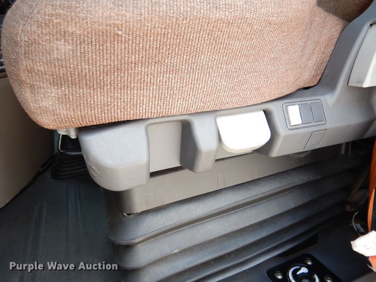 image for item DY9852 2015 Freightliner Cascadia semi truck