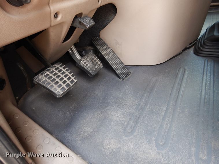 image for item DY9852 2015 Freightliner Cascadia semi truck