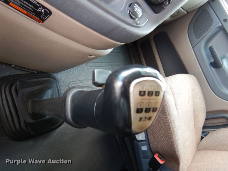 image for item DY9852 2015 Freightliner Cascadia semi truck