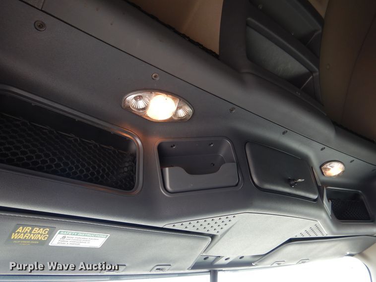 image for item DY9852 2015 Freightliner Cascadia semi truck