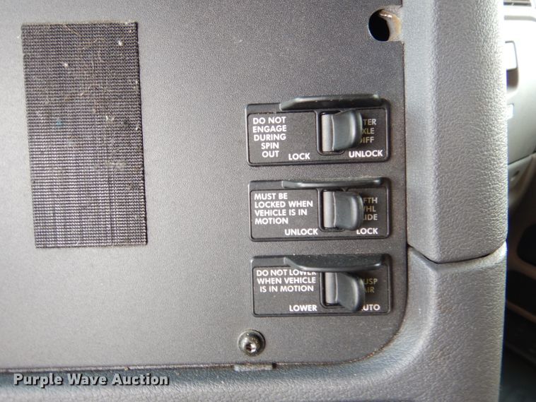 image for item DY9852 2015 Freightliner Cascadia semi truck