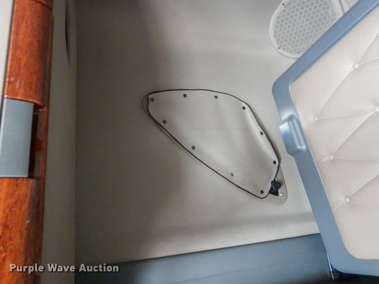 image for item DY9852 2015 Freightliner Cascadia semi truck