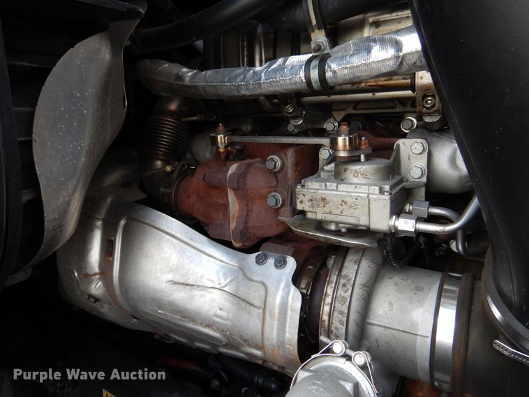 image for item DY9852 2015 Freightliner Cascadia semi truck