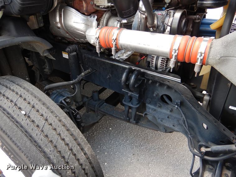 image for item DY9852 2015 Freightliner Cascadia semi truck