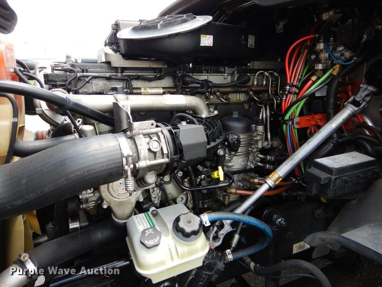 image for item DY9852 2015 Freightliner Cascadia semi truck