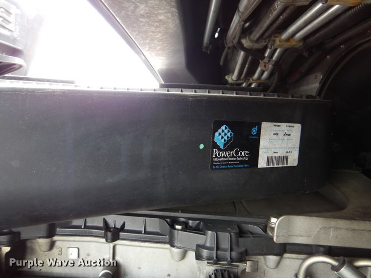 image for item DY9852 2015 Freightliner Cascadia semi truck