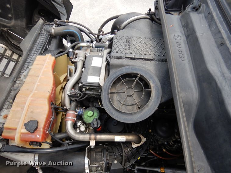 image for item DY9852 2015 Freightliner Cascadia semi truck