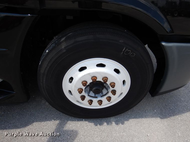 image for item DY9852 2015 Freightliner Cascadia semi truck