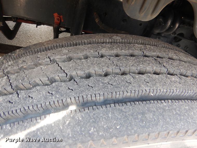 image for item DY9852 2015 Freightliner Cascadia semi truck