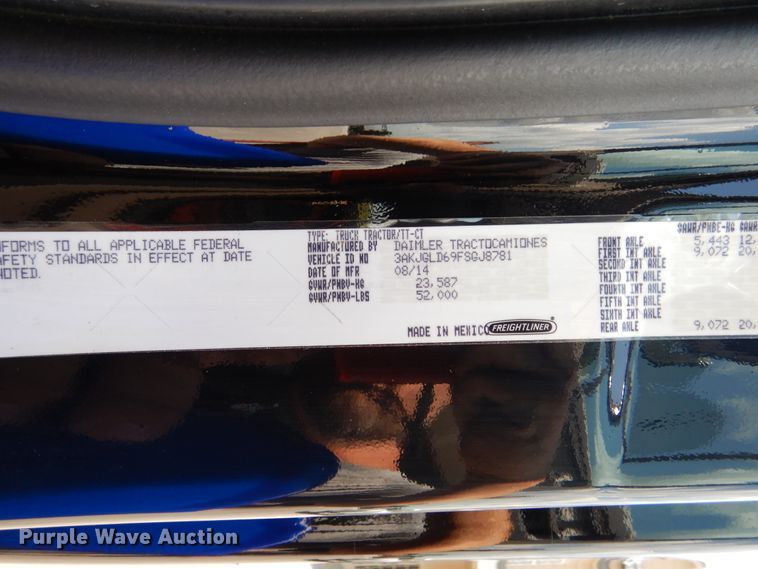 image for item DY9852 2015 Freightliner Cascadia semi truck