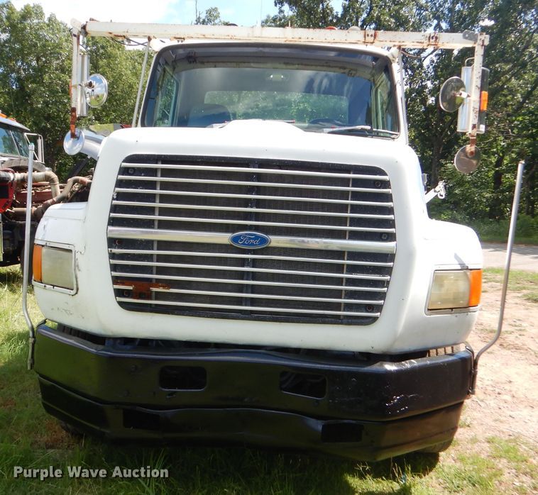 image for item ED9393 1993 Ford L9000 toter truck
