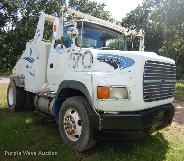 image for item ED9393 1993 Ford L9000 toter truck