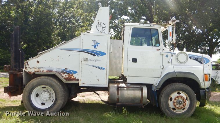 image for item ED9393 1993 Ford L9000 toter truck