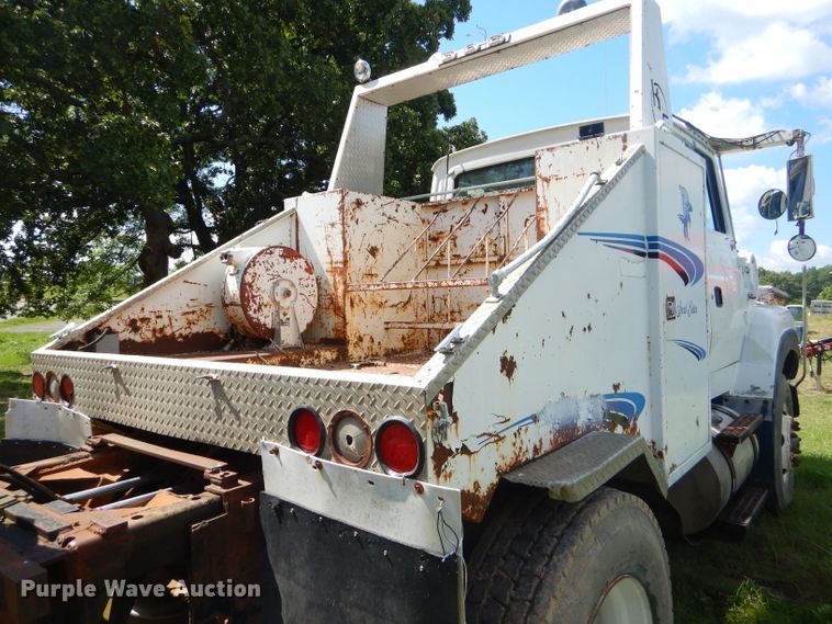 image for item ED9393 1993 Ford L9000 toter truck