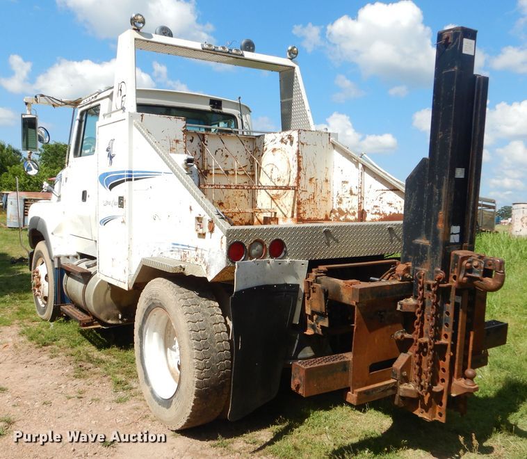 image for item ED9393 1993 Ford L9000 toter truck