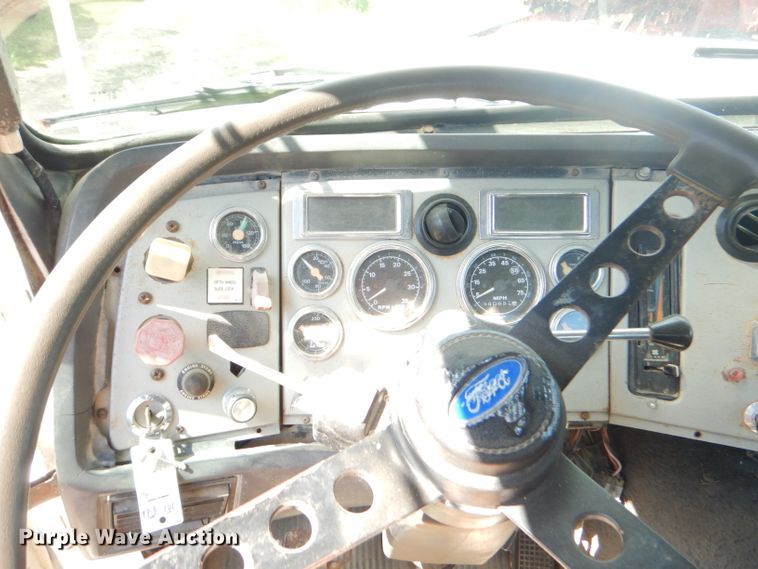 image for item ED9393 1993 Ford L9000 toter truck