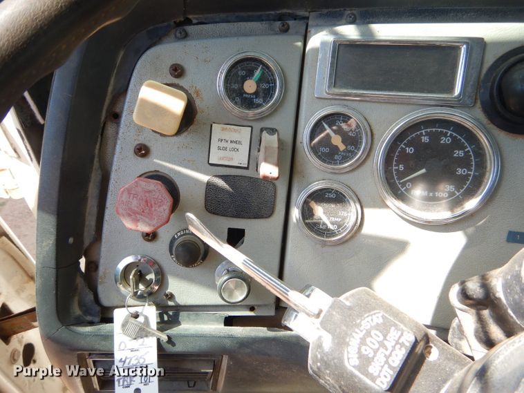 image for item ED9393 1993 Ford L9000 toter truck