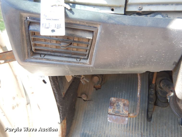 image for item ED9393 1993 Ford L9000 toter truck