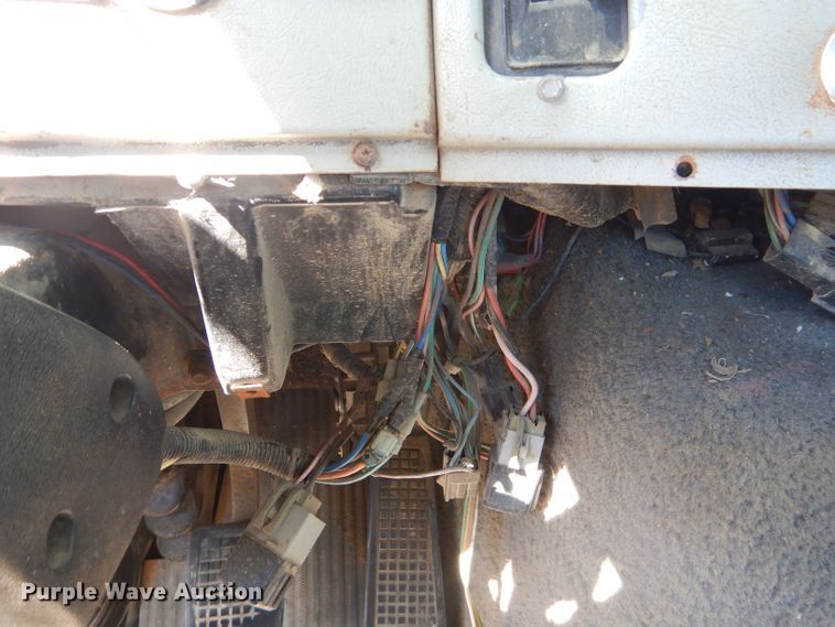 image for item ED9393 1993 Ford L9000 toter truck