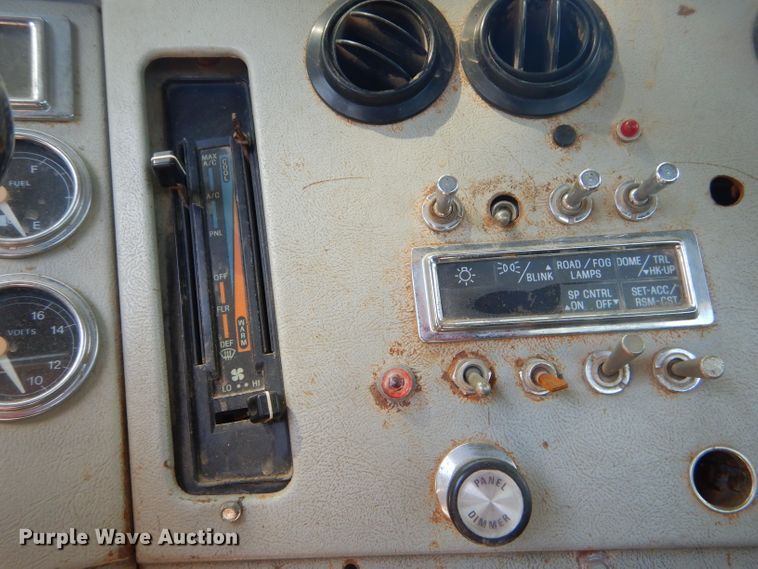 image for item ED9393 1993 Ford L9000 toter truck