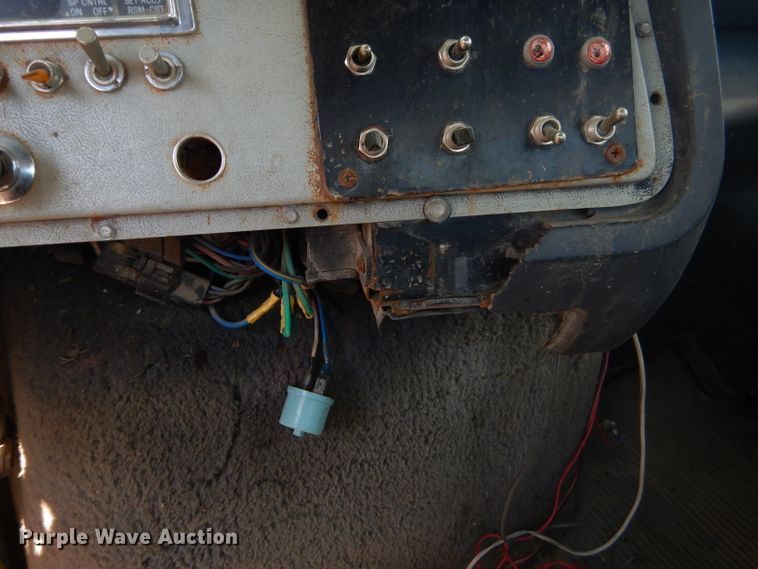 image for item ED9393 1993 Ford L9000 toter truck