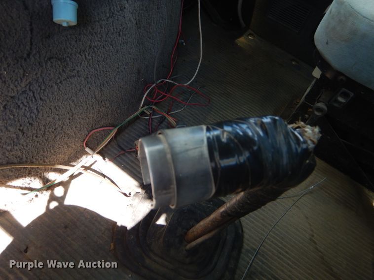 image for item ED9393 1993 Ford L9000 toter truck