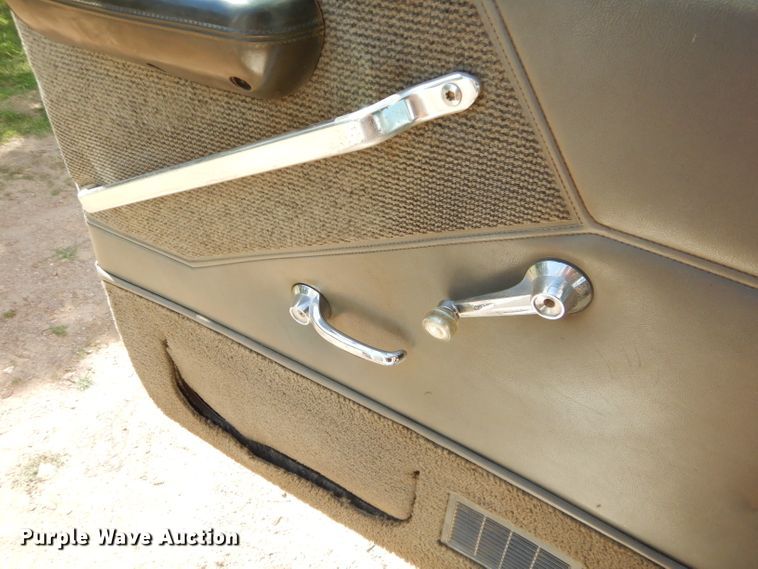 image for item ED9393 1993 Ford L9000 toter truck