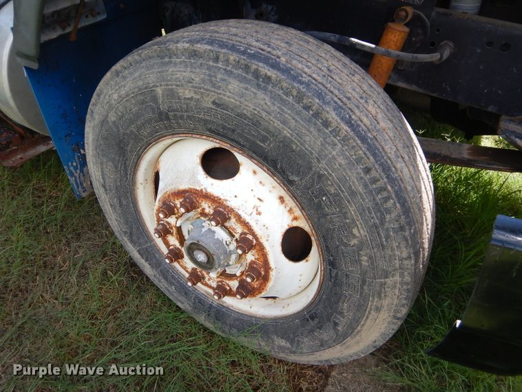 image for item ED9393 1993 Ford L9000 toter truck