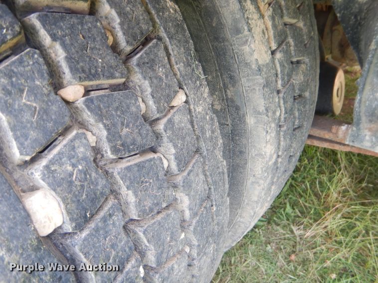 image for item ED9393 1993 Ford L9000 toter truck