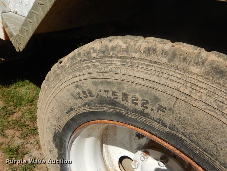 image for item ED9393 1993 Ford L9000 toter truck