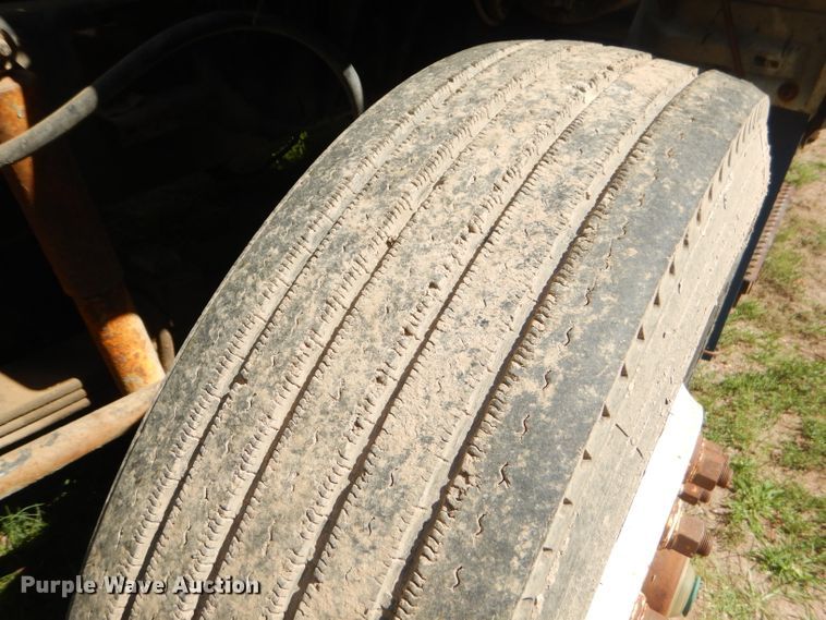 image for item ED9393 1993 Ford L9000 toter truck