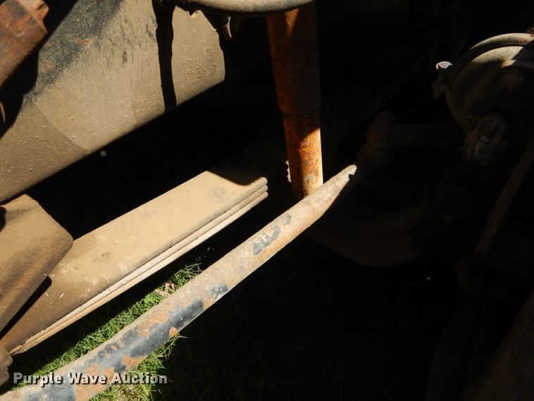 image for item ED9393 1993 Ford L9000 toter truck