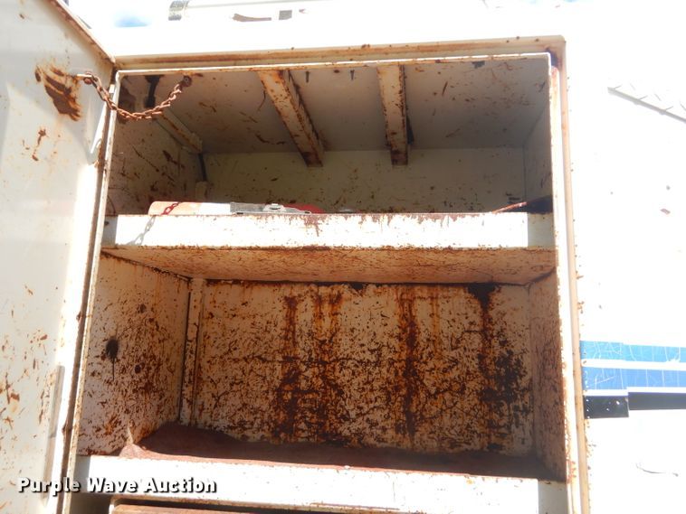 image for item ED9393 1993 Ford L9000 toter truck