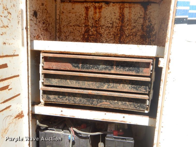 image for item ED9393 1993 Ford L9000 toter truck