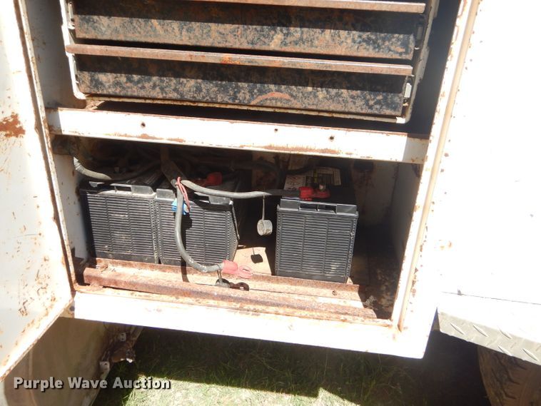 image for item ED9393 1993 Ford L9000 toter truck