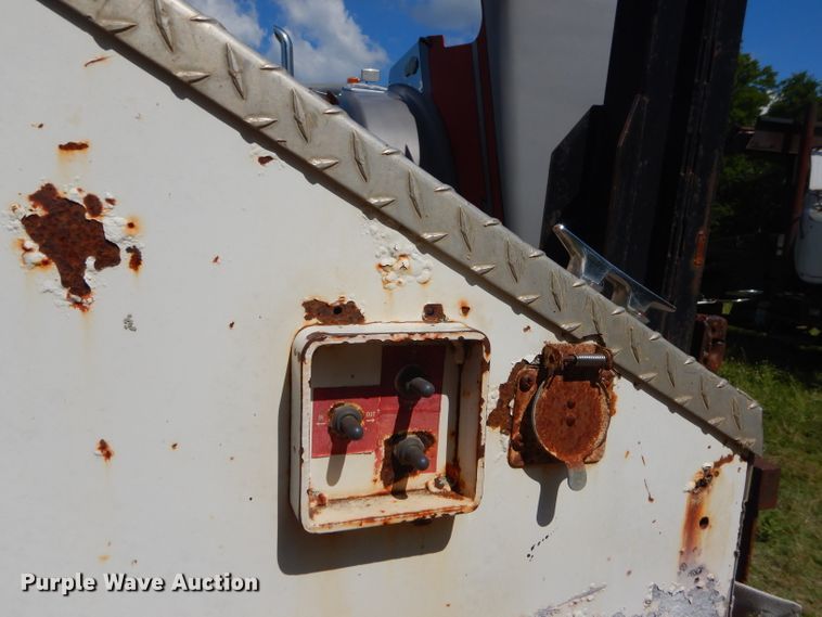 image for item ED9393 1993 Ford L9000 toter truck