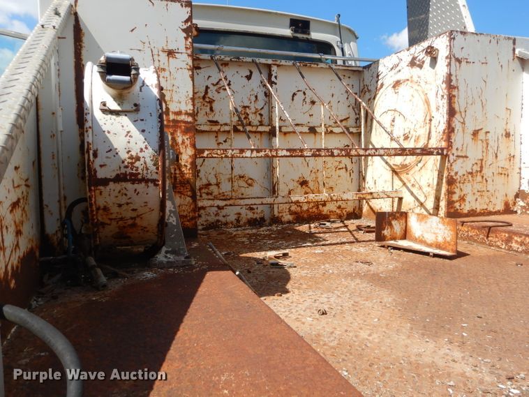 image for item ED9393 1993 Ford L9000 toter truck