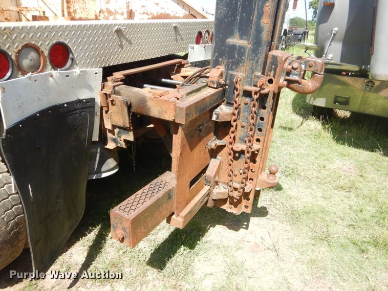 image for item ED9393 1993 Ford L9000 toter truck