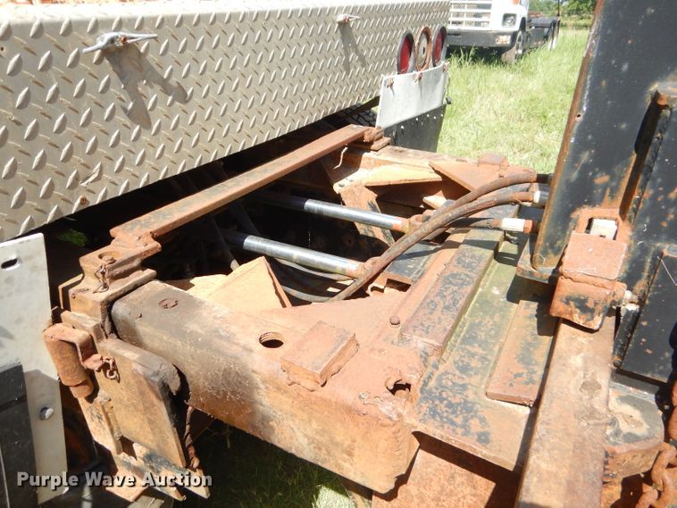 image for item ED9393 1993 Ford L9000 toter truck