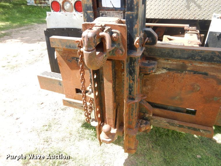 image for item ED9393 1993 Ford L9000 toter truck